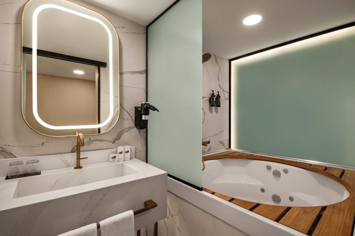 Boreas Hotel, Trademark Collection by Wyndham - Deluxe Guest Room Bathroom - 2 - 1594279